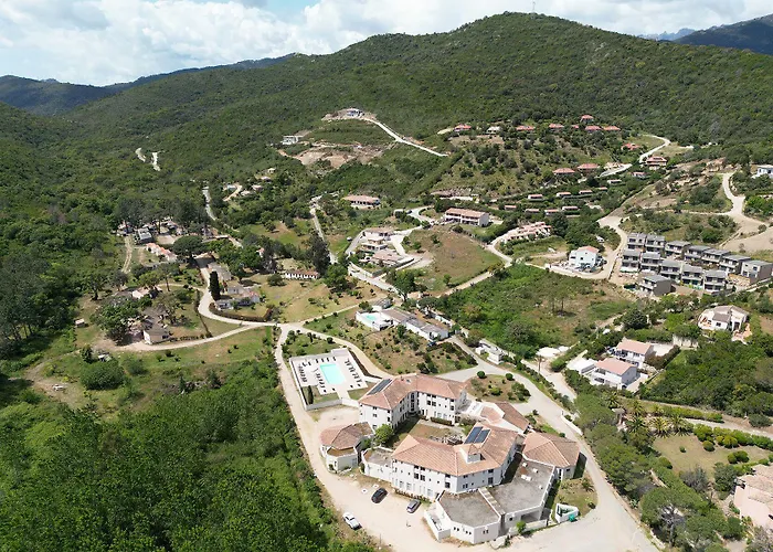 Les Pavillons Du Golfe Favone