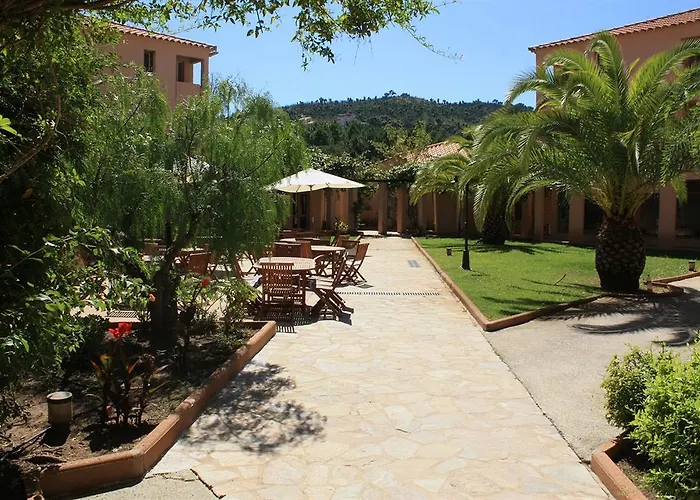 Les Pavillons Du Golfe 3* Favone